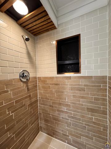 3036 SW Boswell AVE, Topeka, KS 66611