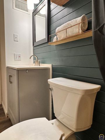 3036 SW Boswell AVE, Topeka, KS 66611