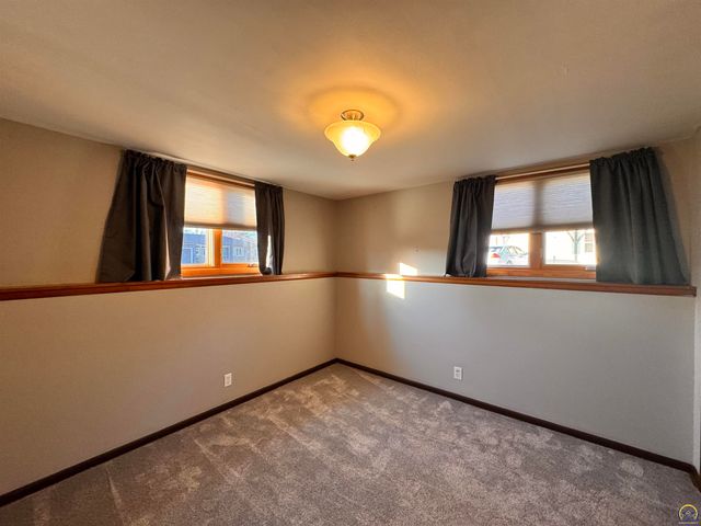 3036 SW Boswell AVE, Topeka, KS 66611