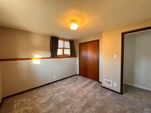 3036 SW Boswell AVE, Topeka, KS 66611