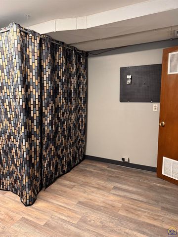 3036 SW Boswell AVE, Topeka, KS 66611