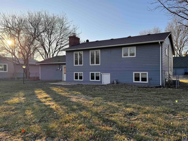 3036 SW Boswell AVE, Topeka, KS 66611