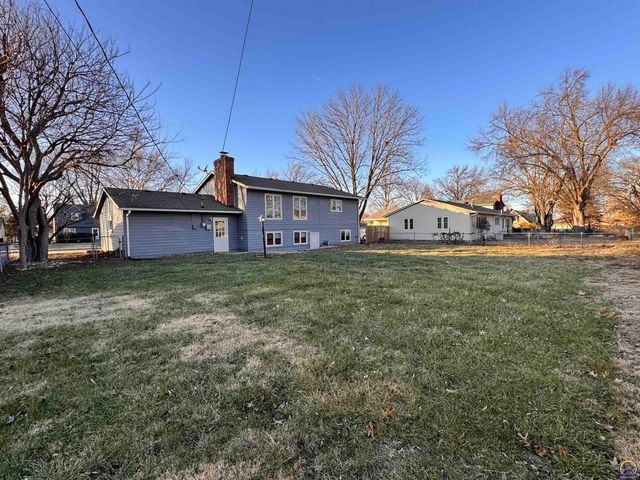 3036 SW Boswell AVE, Topeka, KS 66611