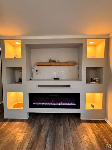 3036 SW Boswell AVE, Topeka, KS 66611