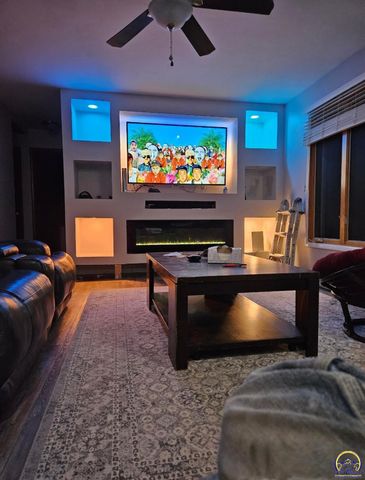 3036 SW Boswell AVE, Topeka, KS 66611