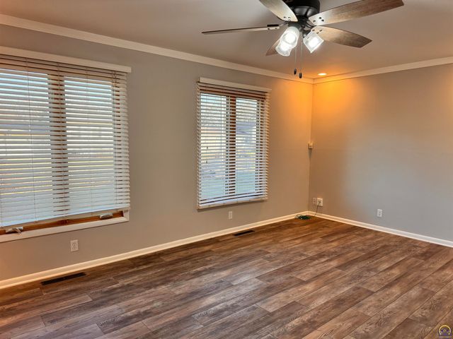 3036 SW Boswell AVE, Topeka, KS 66611