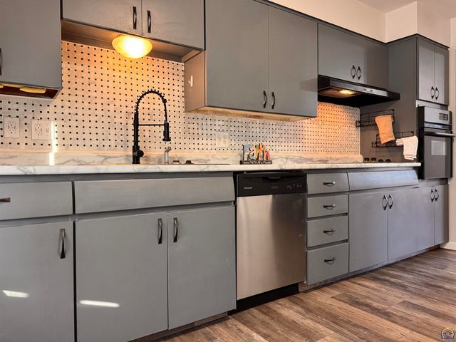 3036 SW Boswell AVE, Topeka, KS 66611