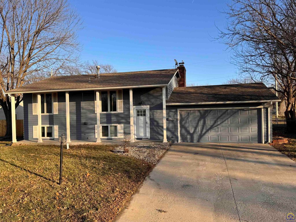 3036 SW Boswell AVE, Topeka, KS 66611