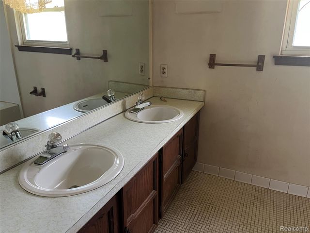 2626 Gemini Drive, Orion Charter Township, MI 48360