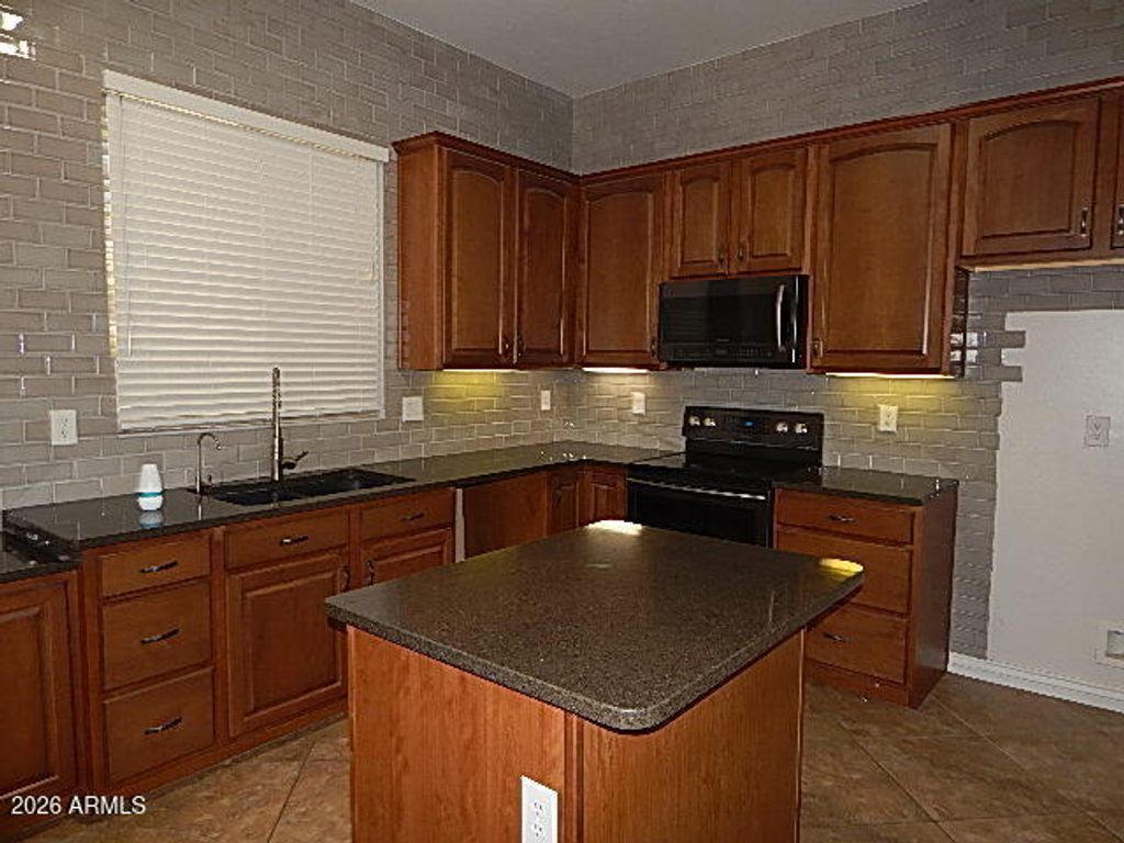 13641 S 180TH Avenue, Goodyear, AZ 85338 — photo 3