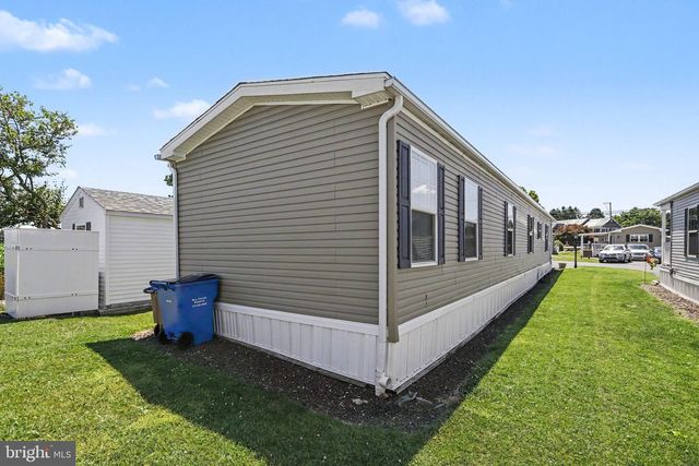 208 TINA LN, New Holland, PA 17557