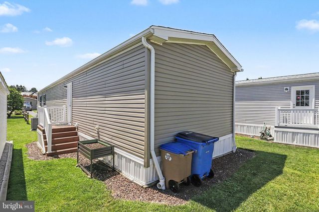 208 TINA LN, New Holland, PA 17557