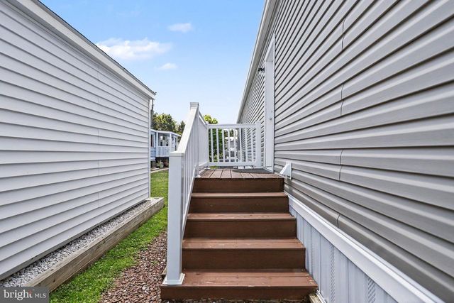 208 TINA LN, New Holland, PA 17557