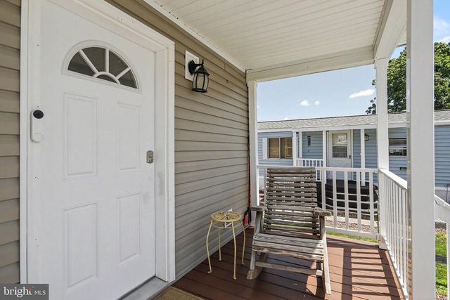 208 TINA LN, New Holland, PA 17557