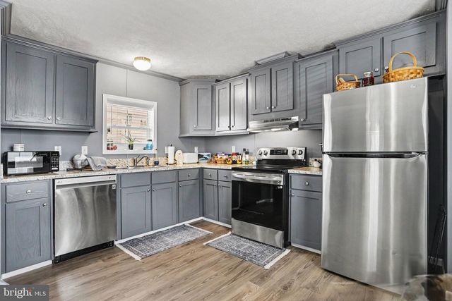 208 TINA LN, New Holland, PA 17557