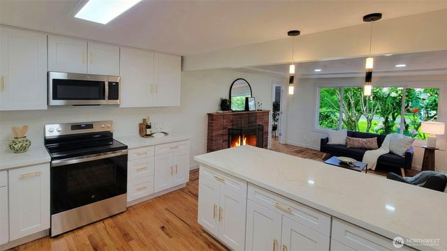 11801 28th Avenue E, Tacoma, WA 98445