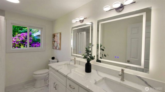 11801 28th Avenue E, Tacoma, WA 98445