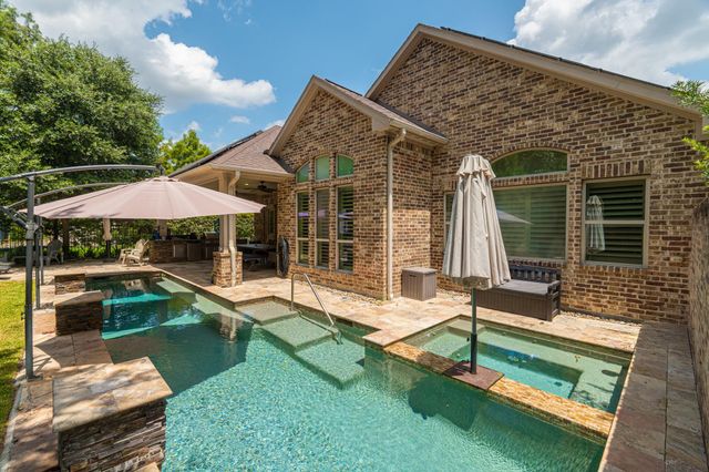 31 Woodglade Way, Tomball, TX 77375