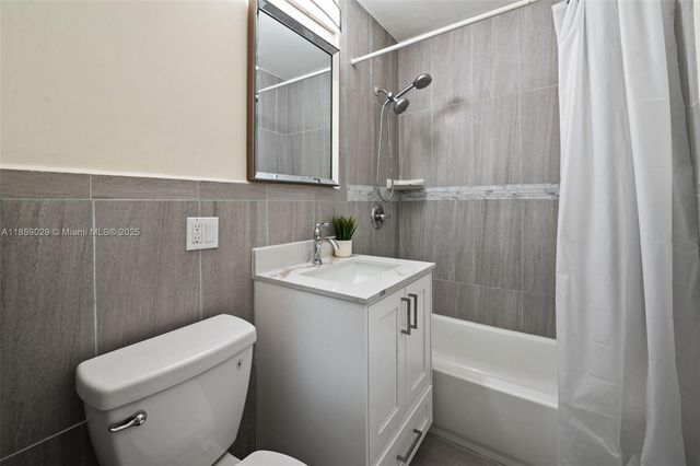 6221 NW 37th Ter, Virginia Gardens, FL 33166