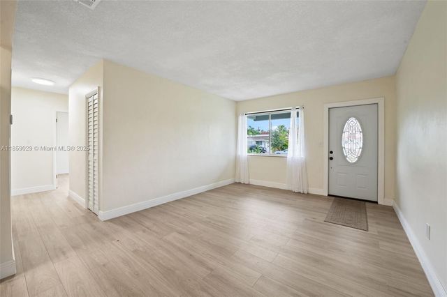 6221 NW 37th Ter, Virginia Gardens, FL 33166