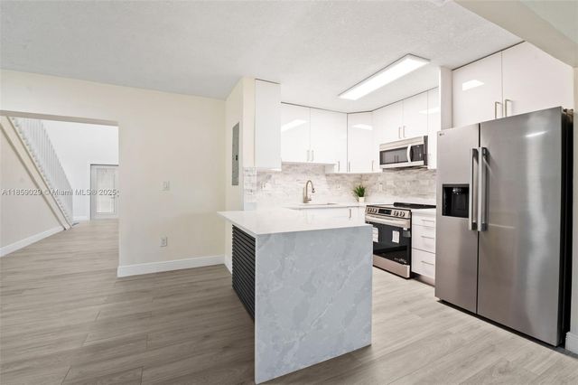 6221 NW 37th Ter, Virginia Gardens, FL 33166