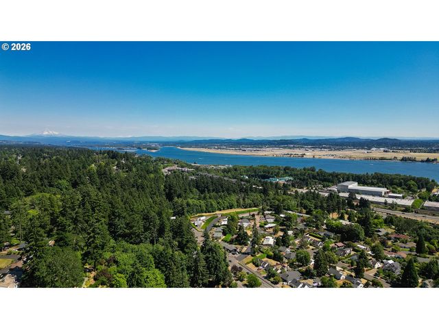 3828 EDGEWOOD Dr, Vancouver, WA 98661