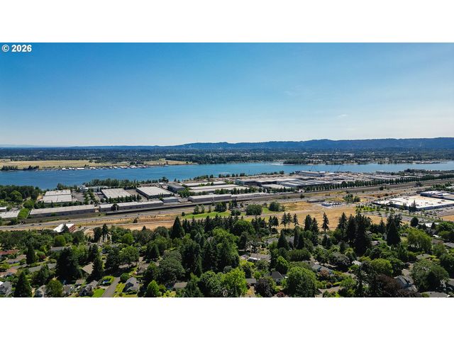 3828 EDGEWOOD Dr, Vancouver, WA 98661