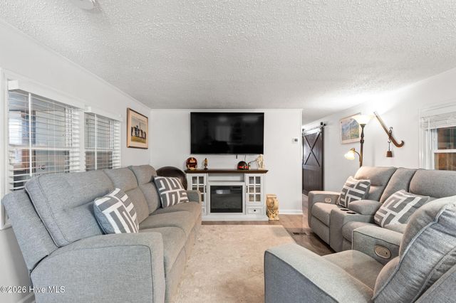 182 Lake Drive SW, Supply, NC 28462