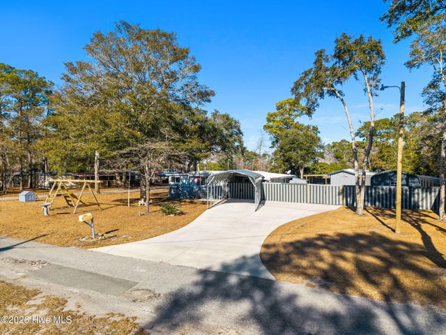 182 Lake Drive SW, Supply, NC 28462