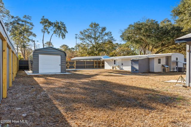 182 Lake Drive SW, Supply, NC 28462