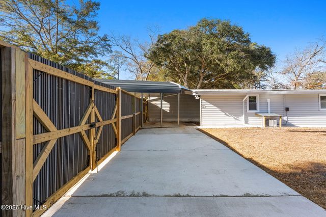 182 Lake Drive SW, Supply, NC 28462