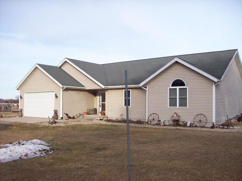 N6702 12th Road, Montello, WI 53949