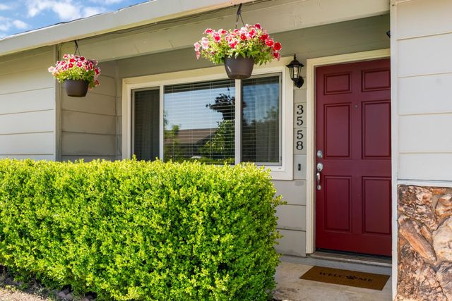 3558 Scorpio Dr, Sacramento, CA 95827