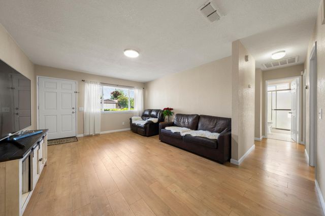 3558 Scorpio Dr, Sacramento, CA 95827