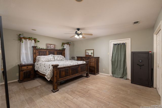 411 Lake Park, Canyon Lake, TX 78133