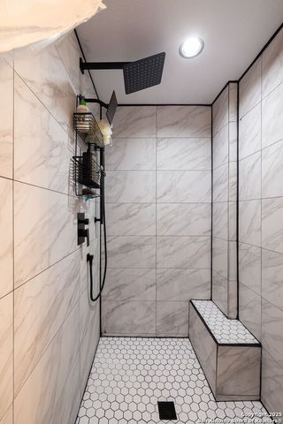 411 Lake Park, Canyon Lake, TX 78133