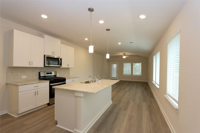 6686 Lahna Oak Drive, Conroe, TX 77304