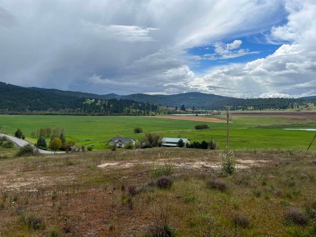 3811 S Henry Rd, Greenacres, WA 99016