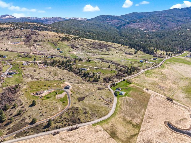 3811 S Henry Rd, Greenacres, WA 99016