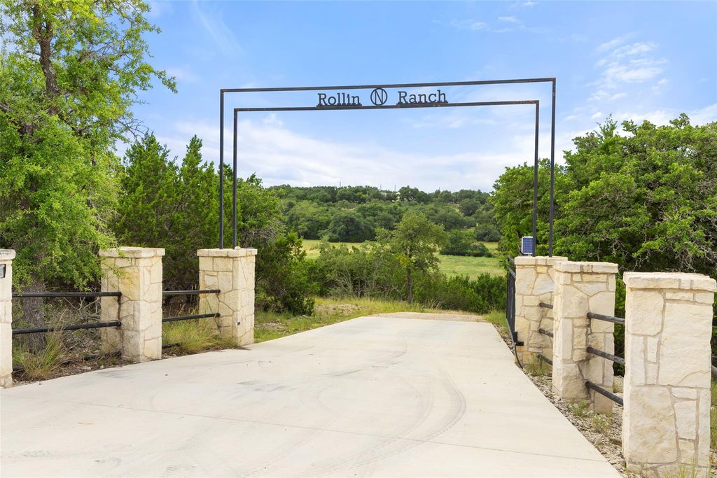 270 Rollin N Ranch RD, Blanco, TX 78606