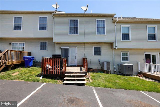2412 ROB DR, Mount Joy, PA 17552