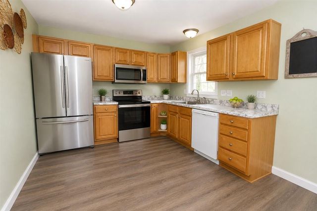 2412 ROB DR, Mount Joy, PA 17552
