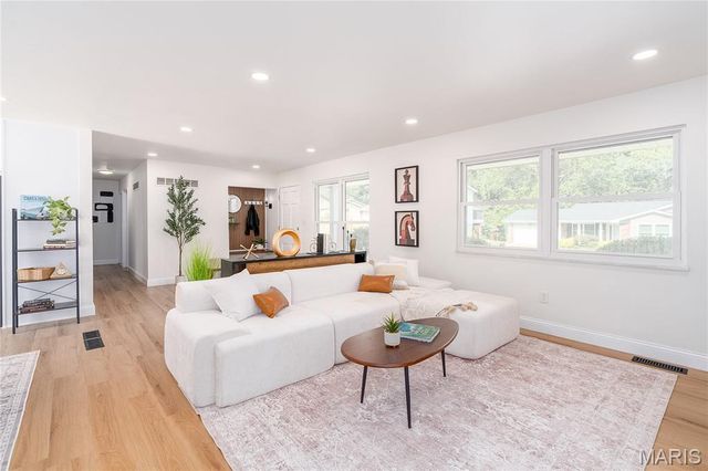3025 Sherwood Lane, St Charles, MO 63301