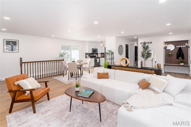 3025 Sherwood Lane, St Charles, MO 63301