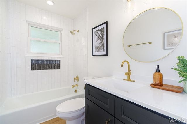 3025 Sherwood Lane, St Charles, MO 63301