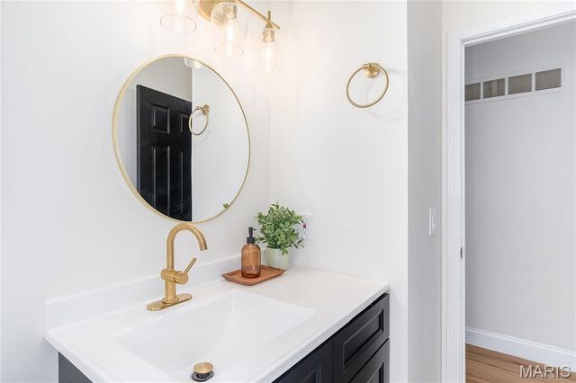 3025 Sherwood Lane, St Charles, MO 63301