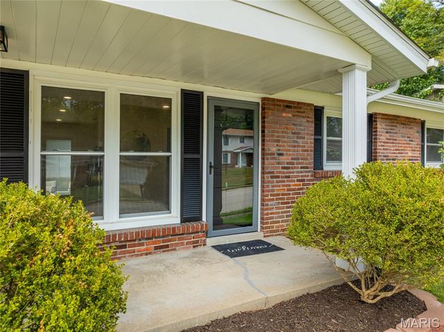 3025 Sherwood Lane, St Charles, MO 63301
