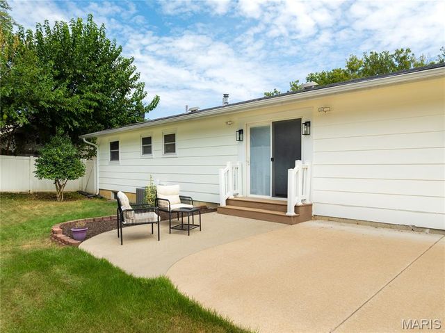 3025 Sherwood Lane, St Charles, MO 63301
