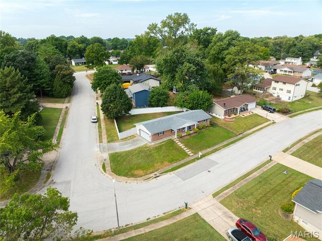 3025 Sherwood Lane, St Charles, MO 63301
