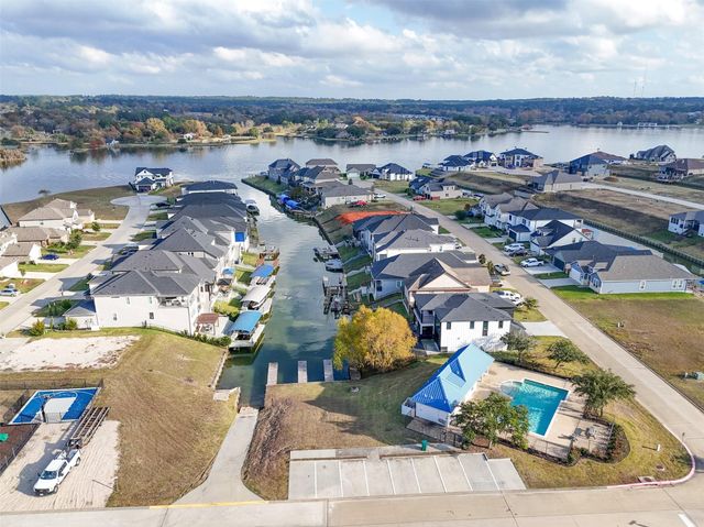 10780 S Lake Mist Lane, Willis, TX 77318